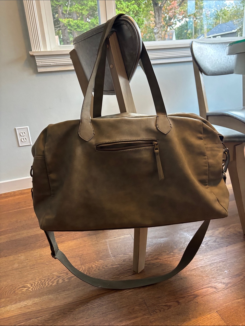 Universal thread dark olive green large Shoulder Bag